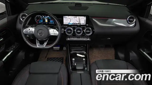 Mercedes-Benz GLA-Class 2023 — Фото 10/20