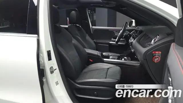 Mercedes-Benz GLA-Class 2023 — Фото 11/20