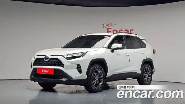 Toyota RAV4 2022 — Şəkil 18/31
