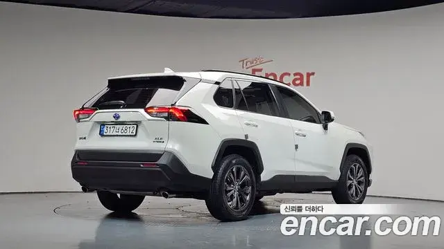 Toyota RAV4 2022 — Şəkil 24/31