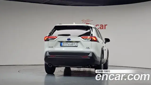 Toyota RAV4 2022 — Şəkil 16/31
