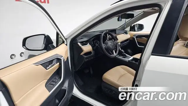 Toyota RAV4 2022 — Şəkil 23/31