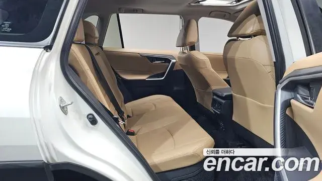 Toyota RAV4 2022 — Şəkil 28/31
