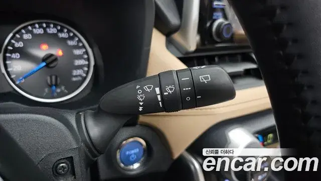 Toyota RAV4 2022 — Şəkil 17/31