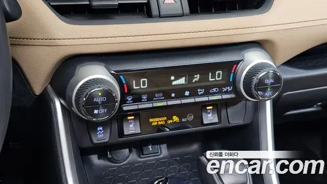 Toyota RAV4 2022 — Şəkil 15/31