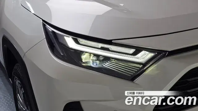 Toyota RAV4 2022 — Şəkil 26/31