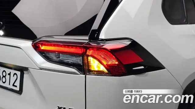 Toyota RAV4 2022 — Şəkil 12/31