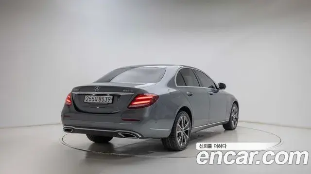 Mercedes-Benz E-Class 2020 — Фото 3/20