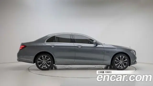 Mercedes-Benz E-Class 2020 — Фото 7/20
