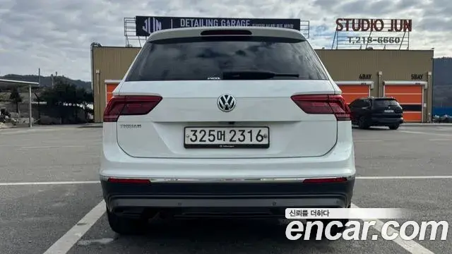 Volkswagen Tiguan 2020 — Photo 9/19