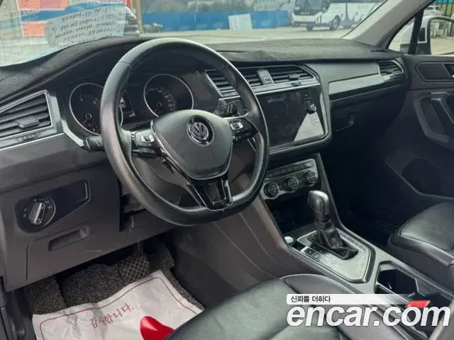 Volkswagen Tiguan 2020 — Photo 18/19