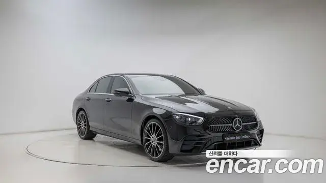 Mercedes-Benz E-Class 2022 — Фото 1/20