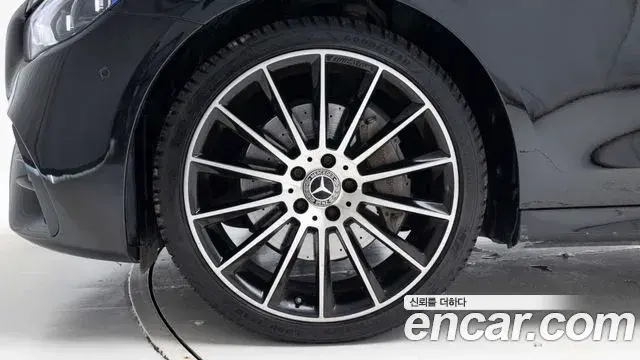 Mercedes-Benz E-Class 2022 — Фото 4/20