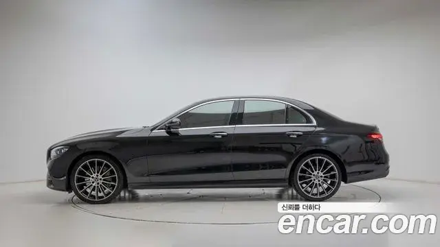Mercedes-Benz E-Class 2022 — Фото 6/20