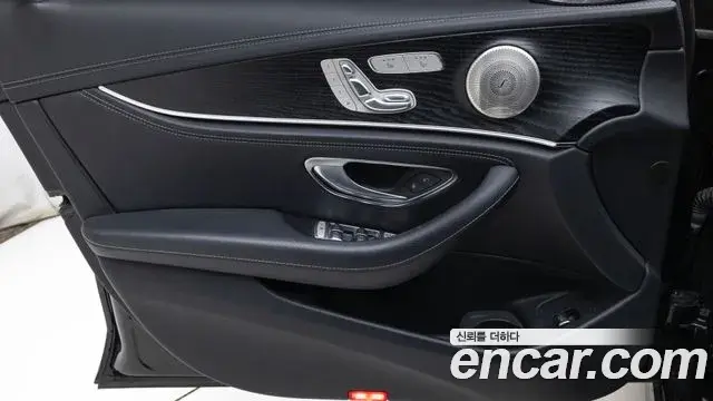 Mercedes-Benz E-Class 2022 — Фото 17/20