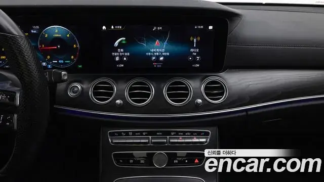 Mercedes-Benz E-Class 2022 — Фото 18/20
