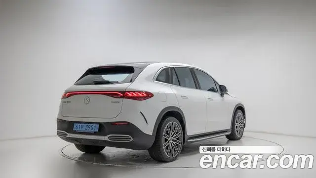 Mercedes-Benz EQE SUV 2024 — Photo 9/20