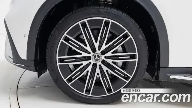 Mercedes-Benz EQE SUV 2024 — Photo 12/20