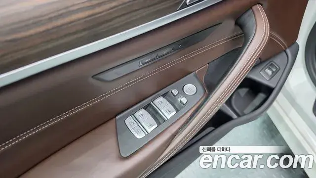 BMW 5 Series 2019 — Фото 20/20