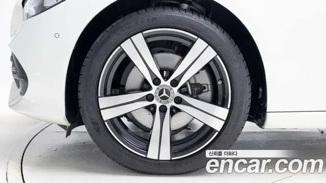 Mercedes-Benz C-Class 2026 — ფოტო 4/20