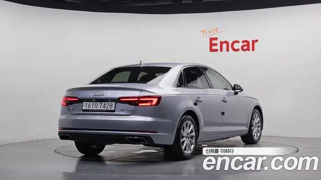 Audi A4 2019 — Фото 2/20