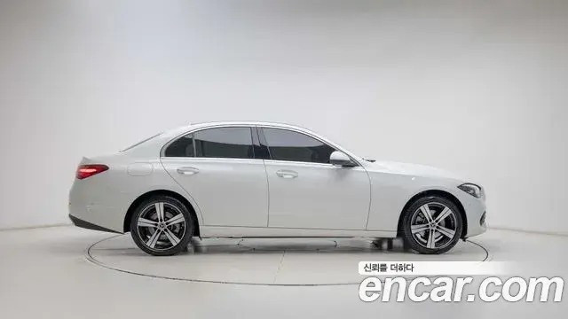 Mercedes-Benz C-Class 2026 — Photo 7/20