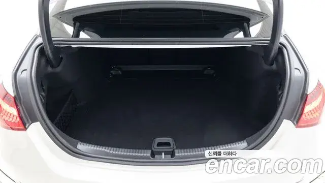 Mercedes-Benz C-Class 2026 — Photo 8/20