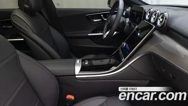 Mercedes-Benz C-Class 2026 — Photo 12/20