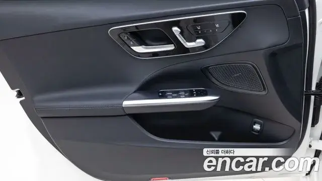 Mercedes-Benz C-Class 2026 — Photo 15/20