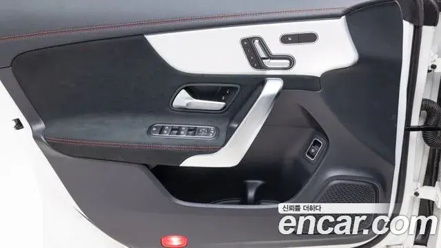 Mercedes-Benz CLA-Class 2026 — Photo 13/20