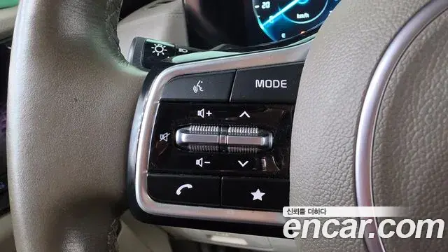 Kia Carnival 2022 — Фото 16/20