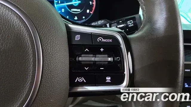 Kia Carnival 2022 — Фото 17/20
