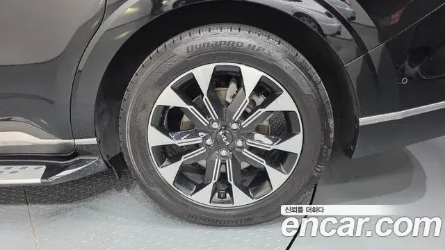 Kia Carnival 2022 — ფოტო 1/43
