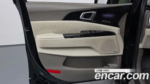 Kia Carnival 2022 — ფოტო 11/43