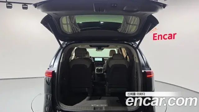 Kia Carnival 2022 — ფოტო 12/43