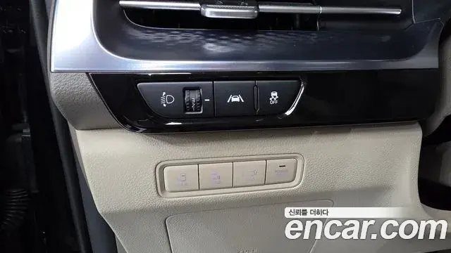Kia Carnival 2022 — ფოტო 39/43