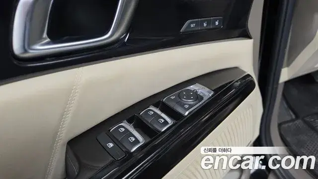 Kia Carnival 2022 — ფოტო 27/43