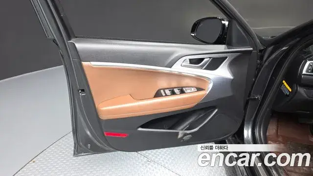 Genesis G70 2019 — ფოტო 10/32