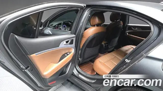 Genesis G70 2019 — ფოტო 20/32