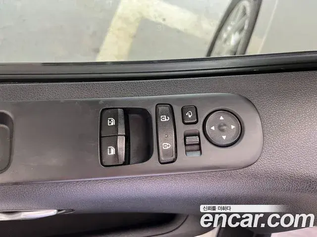 Hyundai Staria 2022 — Фото 18/20