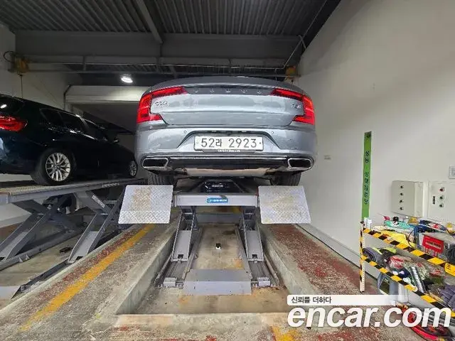Volvo S90 2018 — Şəkil 2/3