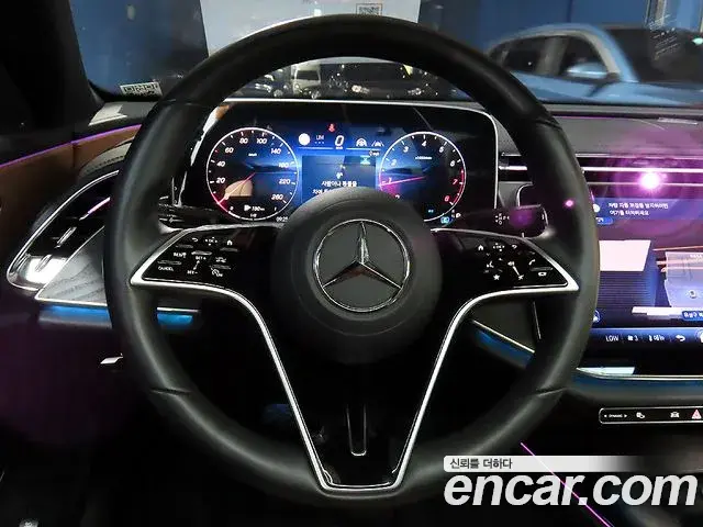Mercedes-Benz E-Class 2024 — Photo 6/20