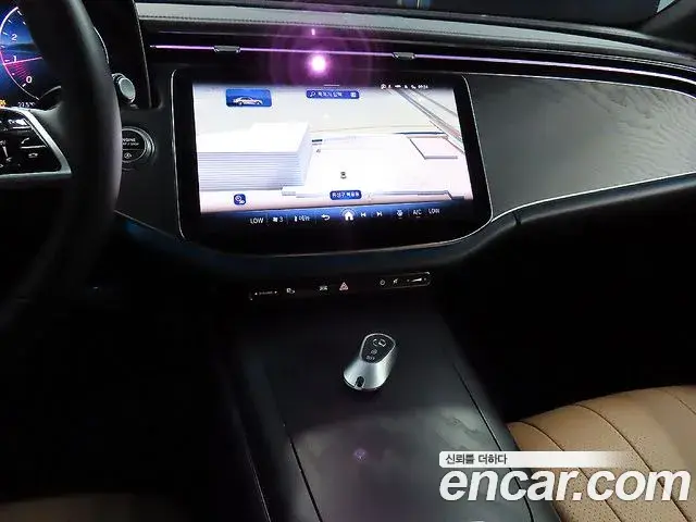 Mercedes-Benz E-Class 2024 — Photo 7/20
