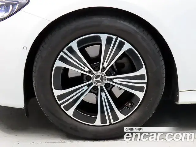 Mercedes-Benz E-Class 2024 — Photo 20/20