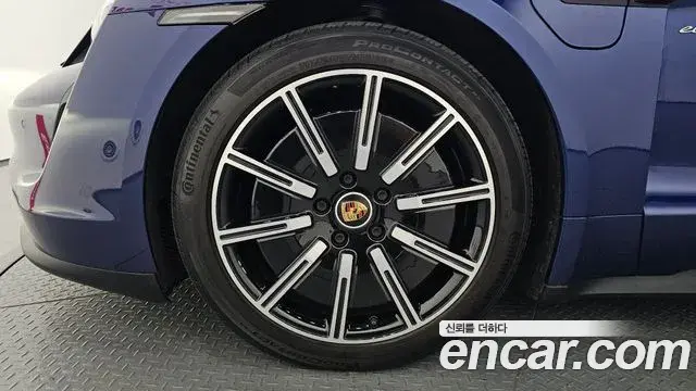 Porsche Taycan 2021 — Photo 15/19