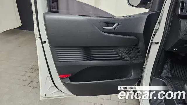 Hyundai Staria 2022 — Photo 15/32