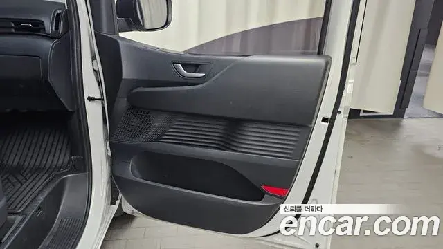 Hyundai Staria 2022 — Photo 32/32