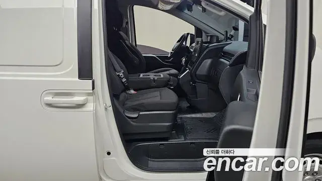Hyundai Staria 2022 — Photo 20/32