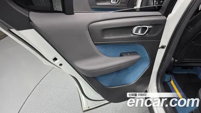 Volvo C40 Recharge 2022 — Şəkil 13/33