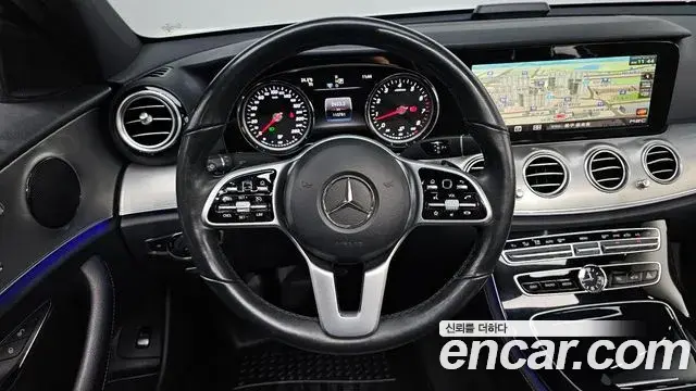 Mercedes-Benz E-Class 2018 — Фото 12/20